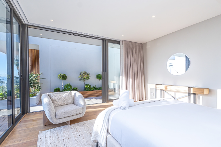To Let 4 Bedroom Property for Rent in Fresnaye Western Cape